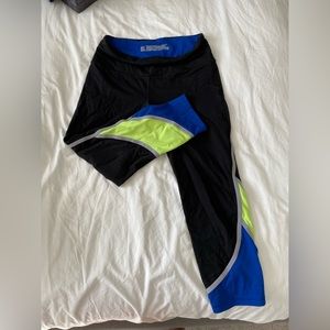 VICTORIA SECRET ‘KNOCKOUT CAPRI’ - LOT - SIZE M